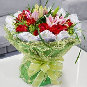 百合花加玫瑰花 圓形花束